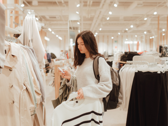 Join Carolina Ulloa and learn how to turn your sales associates into brand influencers.